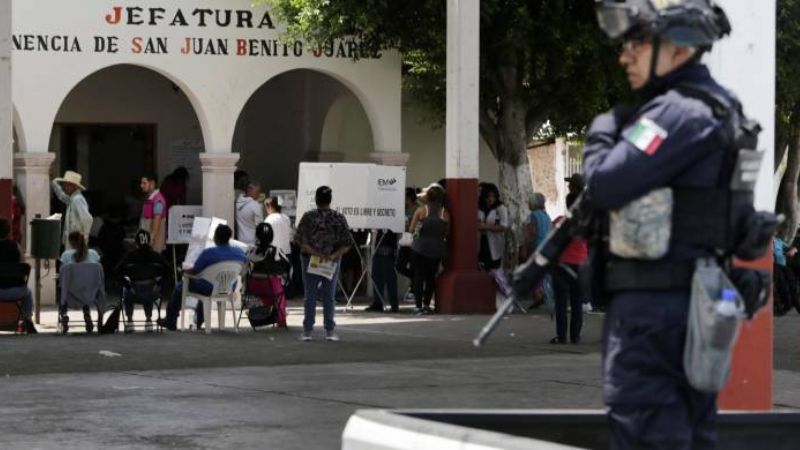 Dos muertos por incidentes armados en recintos electorales en México