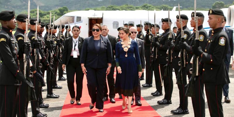 Xiomara Castro llega a Panamá para asistir a la investidura de Mulino