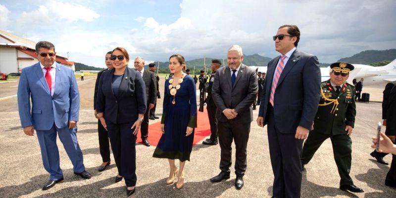Xiomara Castro llega a Panamá para asistir a la investidura de Mulino