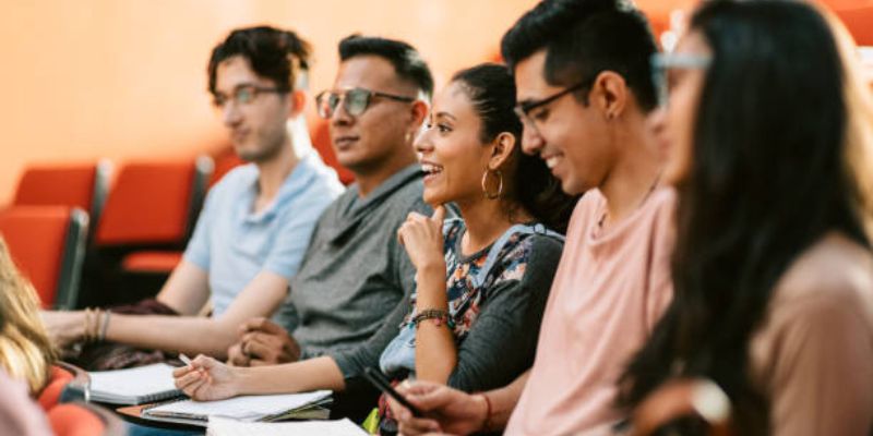 Acuerdan convenio de becas para hondureños que estudien en universidades mexicanas