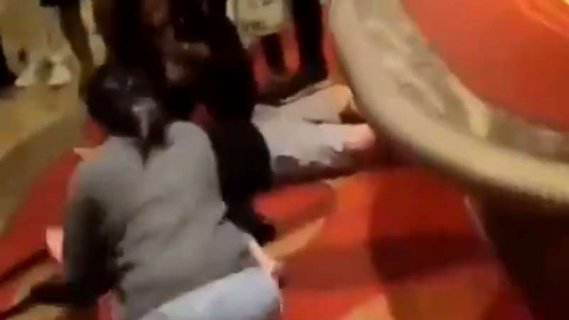 Momento en que el hombre estaba en el suelo.