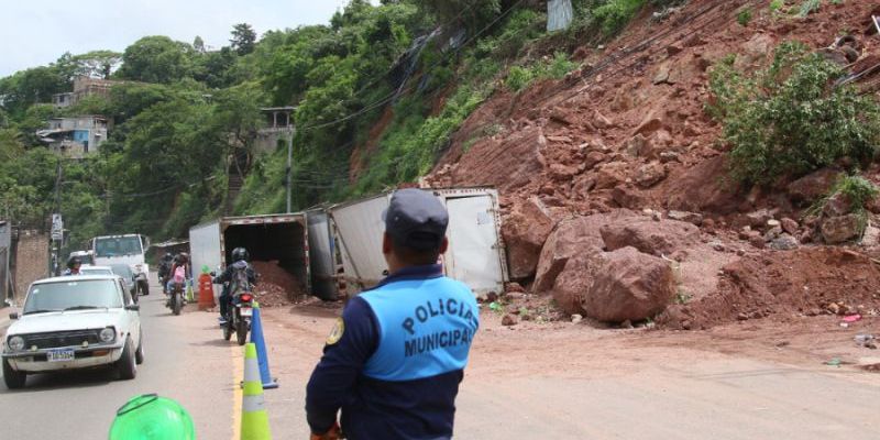 Al menos 5 viviendas corren el riesgo de derrumbarse en la colonia Villa Nueva