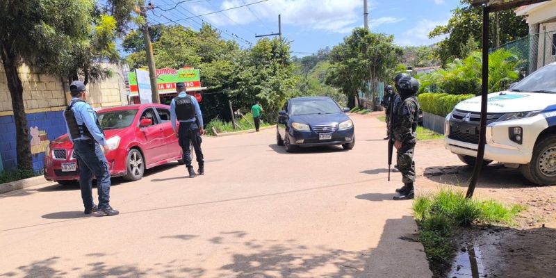 Más de 100 policías intervienen la colonia Los Pinos, Villa Nueva, Hato de Enmedio entre otras en la capital