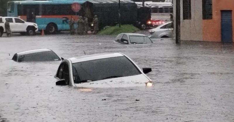 Intensas lluvias provocan inundaciones en San Salvador