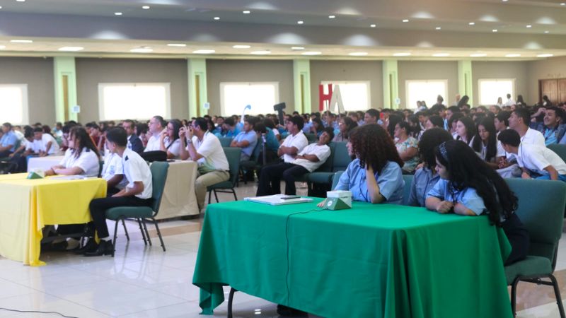 Jueces también evaluaron a los jóvenes.